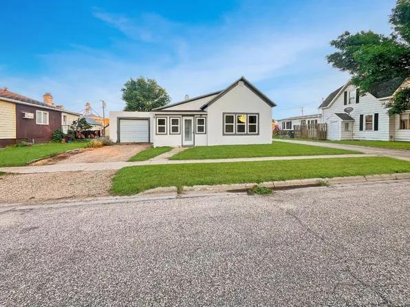 5 1st St SE, Velva, ND 58790
