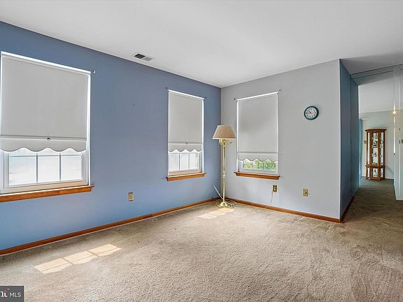 4th image of 462 Redbud Ct