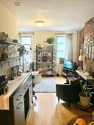 Rented by Delmark Realty LLC | media 12