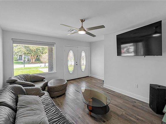 3rd image of 41 Pamela Pl
