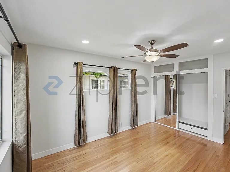 7343 Cloverlawn Dr — Photo 20