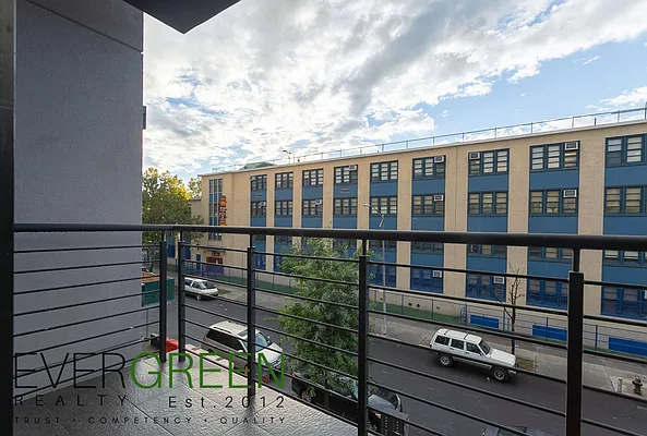 Rented by Evergreen Apartments BK | media 26