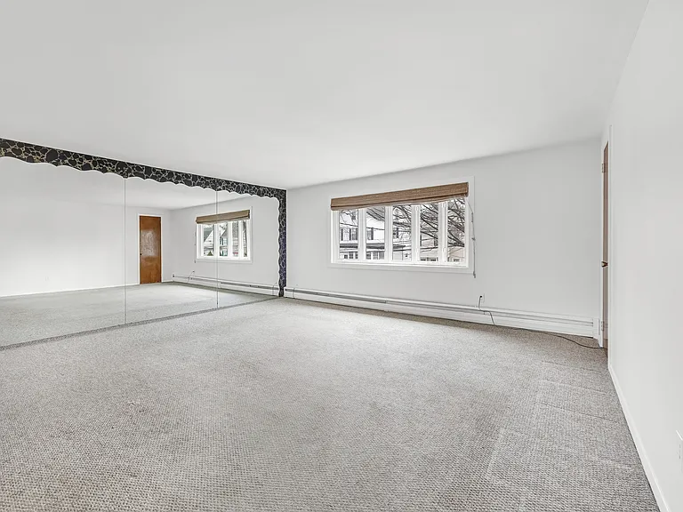 38 Washington Ave — Photo 18