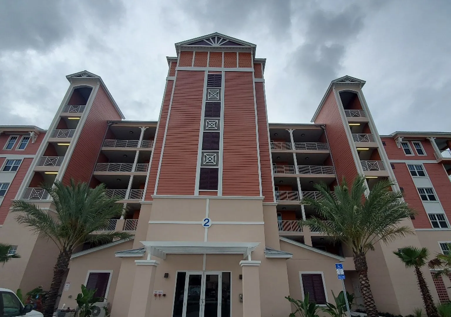 New Luxury Condo Riverwalk — Photo 2