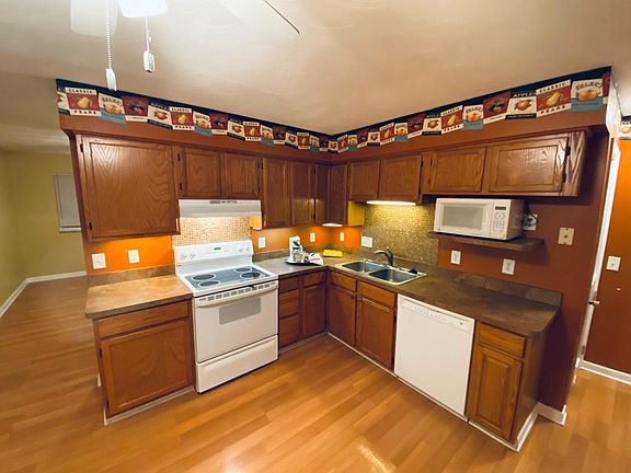 3rd image of 467 Diven Ln