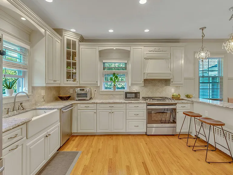 74 Union Ave — Photo 12