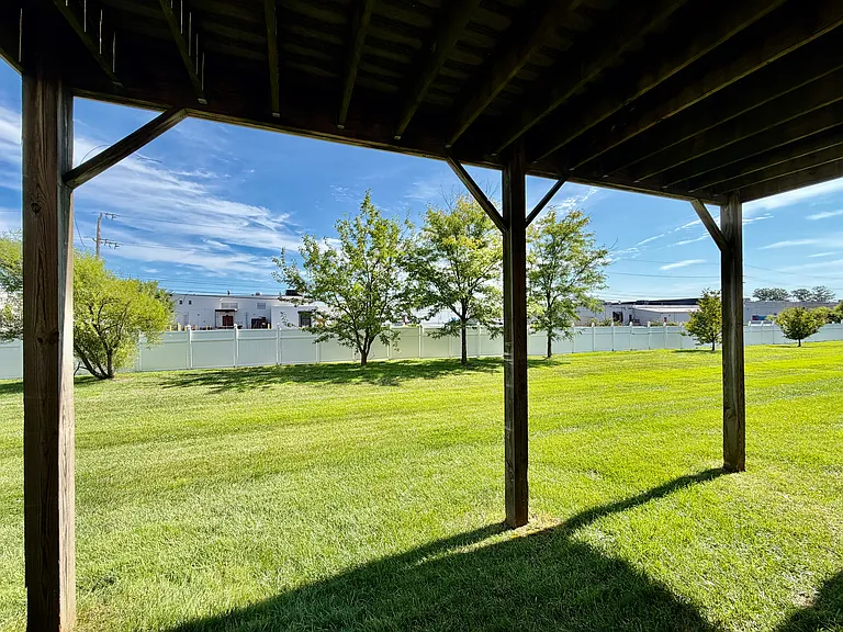 419 Jacobsen Dr — Photo 5