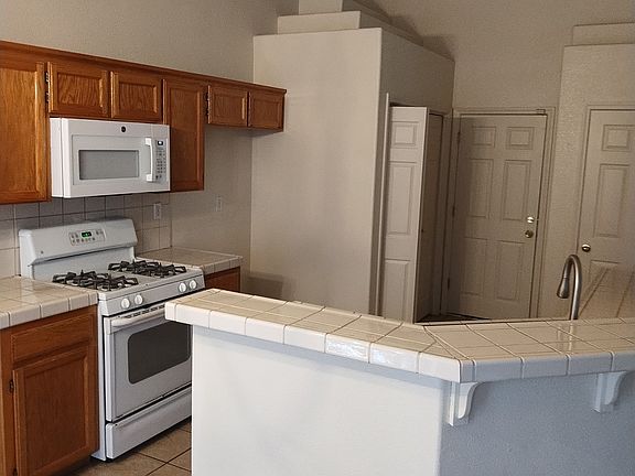 3rd image of 2207 Lydia Bradley St