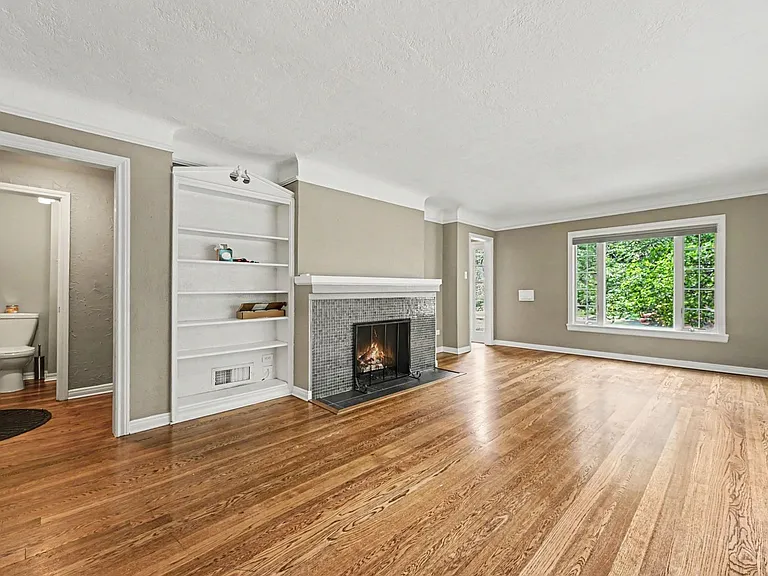 746 N Monaco Pkwy — Photo 14