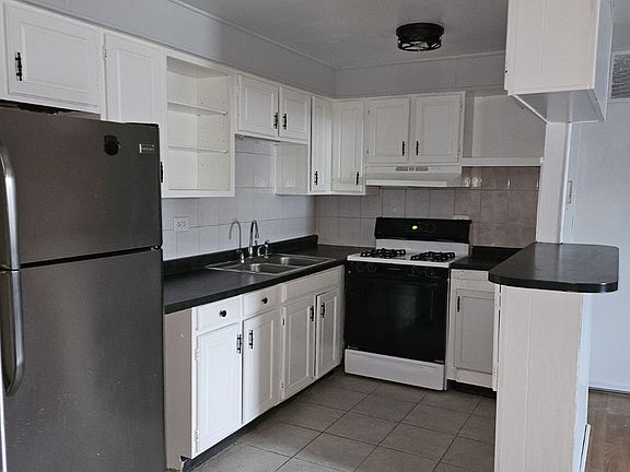 4th image of 8525 S Green St Unit B
