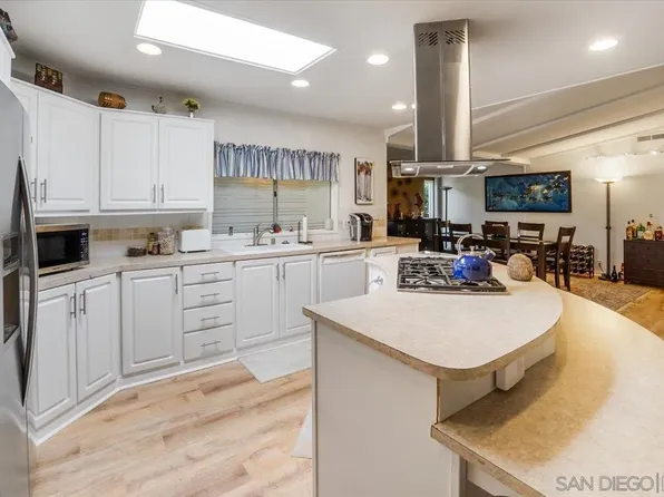 7237 San Benito St, Carlsbad, CA 92011