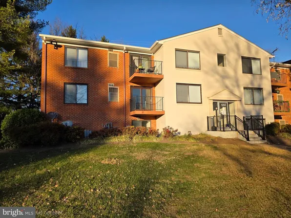 125 Clubhouse Dr SW Unit 4, Leesburg, VA 20175