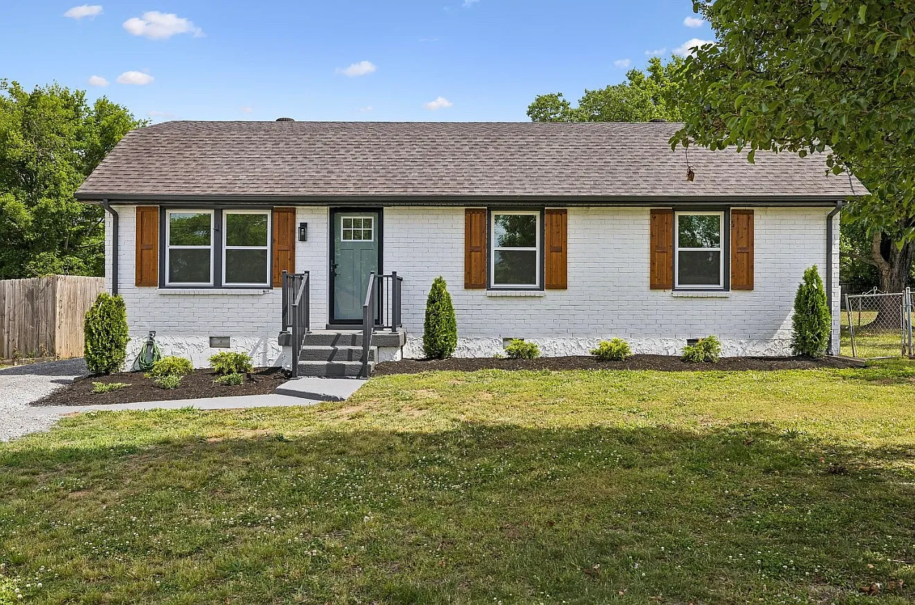 224 Cedar Dr — Photo 3