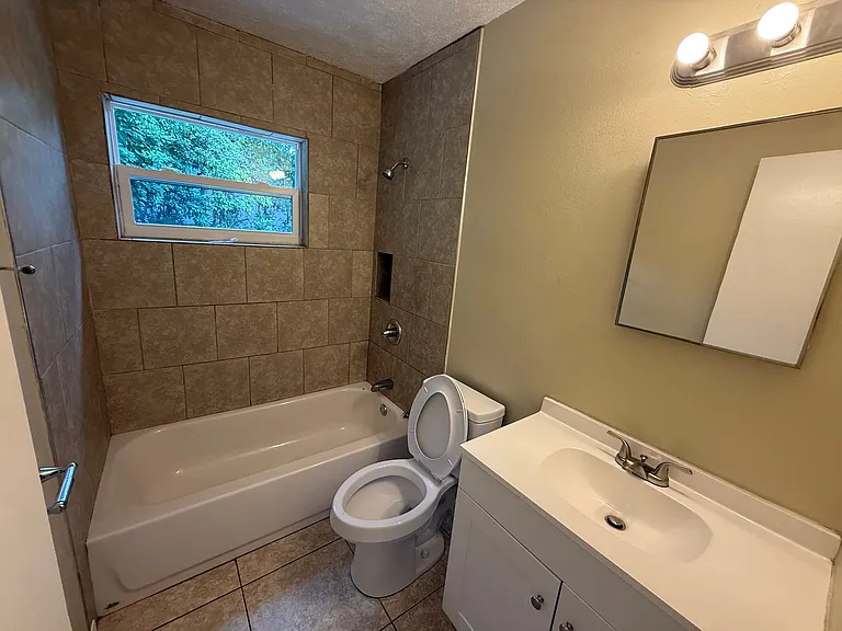 3537 NW 49th Ave — Photo 6