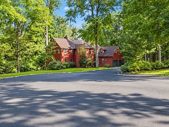 3rd image of 136 Crest Dr