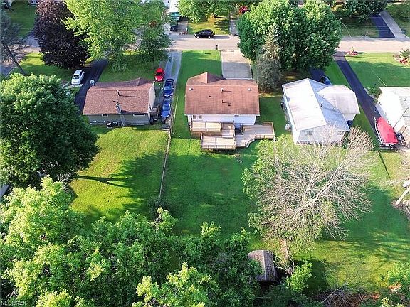 3rd image of 7658 Venice Heights Dr NE