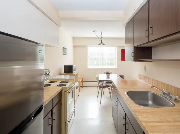 5127 Irving St #106, Burnaby, BC V5H 1T6