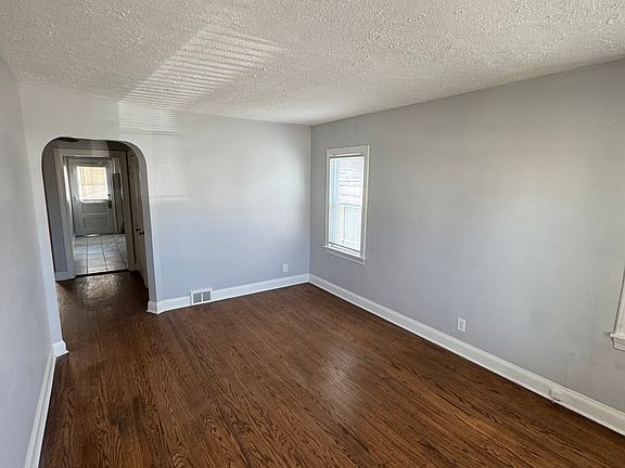 2nd image of 114 W Collins Ct