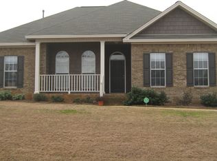 417 Windridge Dr, Deatsville, AL 36022