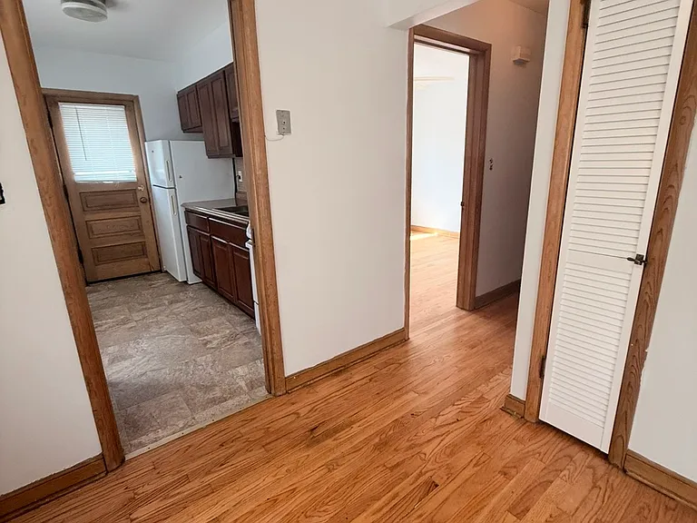 4002 N Farwell Ave #8 — Photo 12