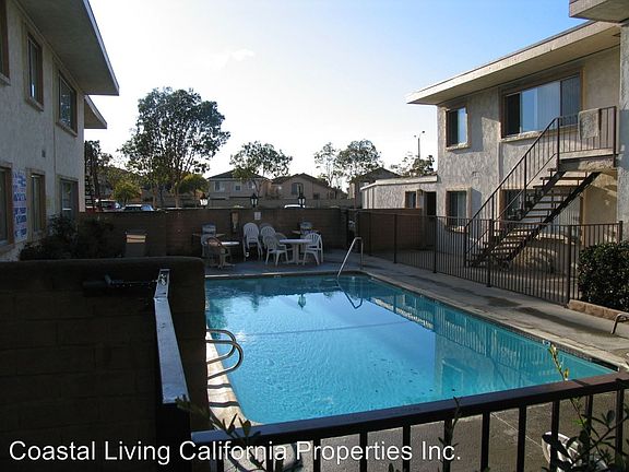 3rd image of 1675 Chapel Dr #6