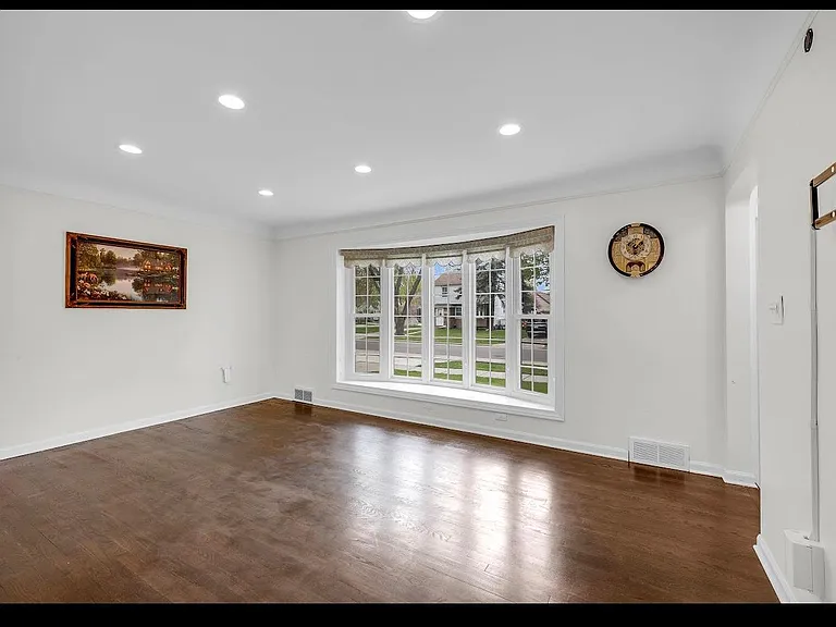 18925 Carlysle Ave — Photo 12