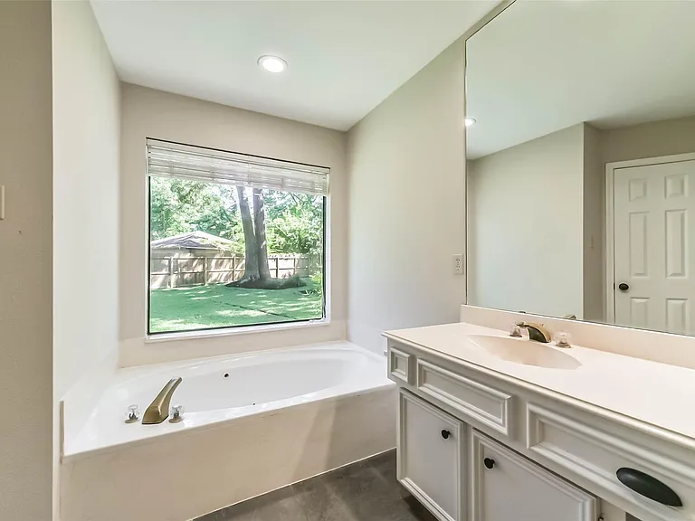3910 Misty Gardens Ct — Photo 35
