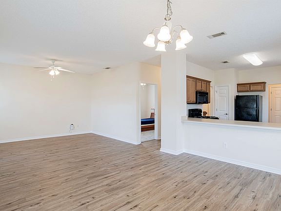 5th image of 33244 Stables Dr #A