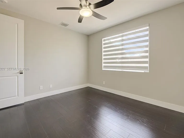 619 SW 17th St — Photo 8