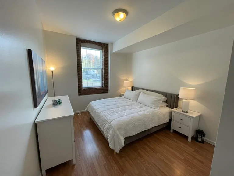 525 Maple Ave #7 — Photo 3