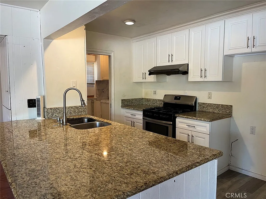 3 bed, 1250 sqft, $3,195 — Photo 2