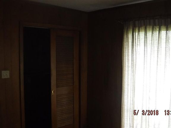 4th image of 105 E Pecan St