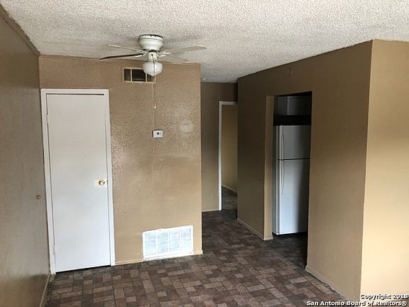 5th image of 11019 Baywood St