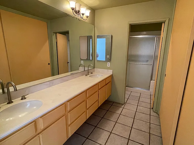 902 Wentworth Cir — Photo 19