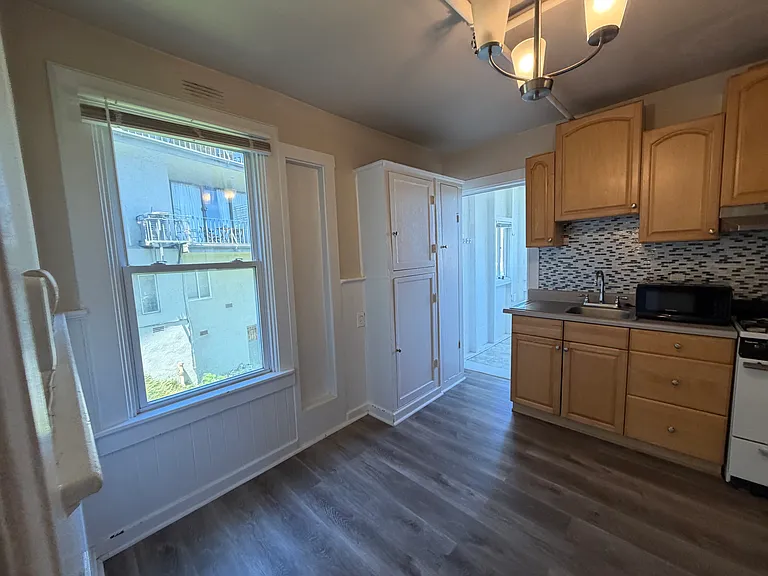 465 Corbett Ave #1 — Photo 4