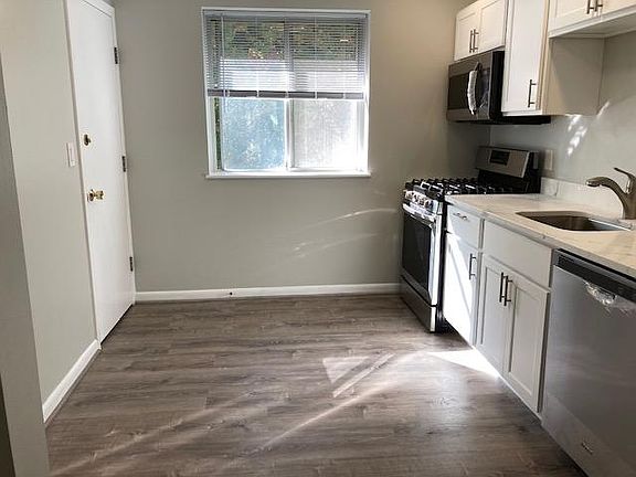 2nd image of 12 Bayberry Dr APT 4