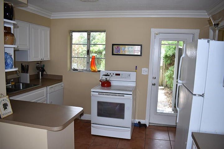 1st image of 245 Fordham Dr