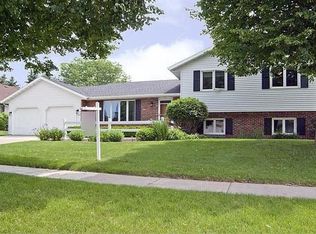 1002 Eric Ln, Waunakee, WI 53597