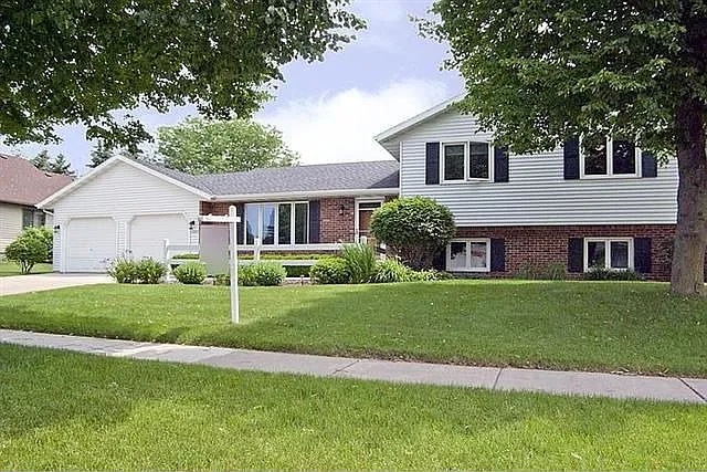 1002 Eric Ln photo 1