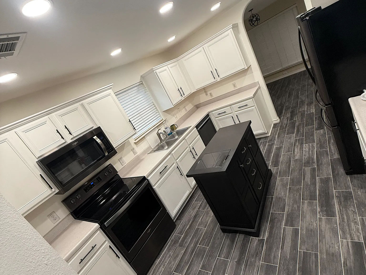3 bed, 2.5 bath, 2085 sqft, $1,845 — Photo 4