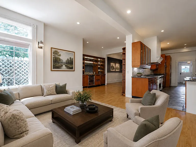 Virtually Enhanced Staging