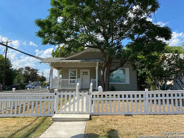 851 Texas Ave