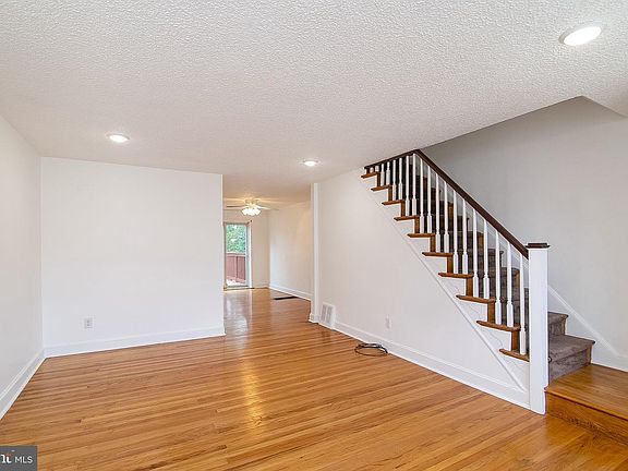 3rd image of 652 Magnolia Ave