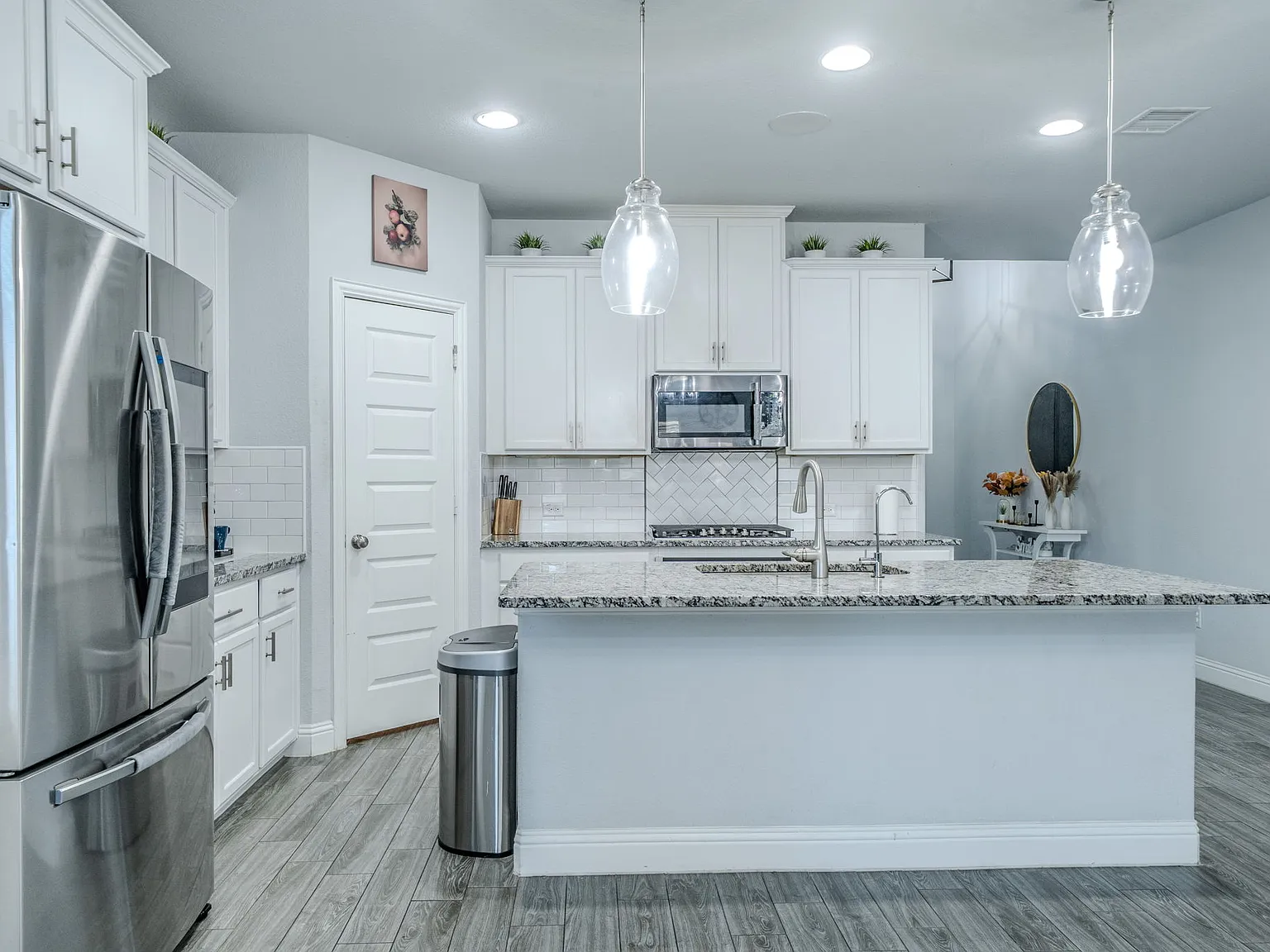4 bed, 3.5 bath, 2770 sqft, $2,950 — Photo 2
