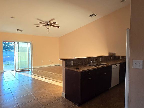 4th image of 410 Piper Ave
