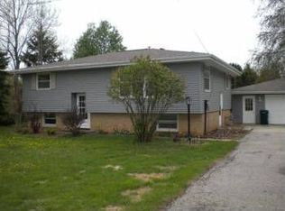 909 E Edgewood Dr, Appleton, WI 54913