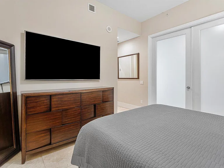 2640 Lake Shore Dr #107 — Photo 19