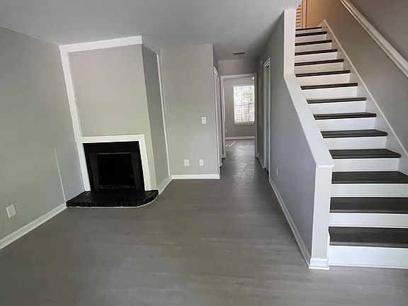 5th image of 419 Old Trolley Rd APT A4