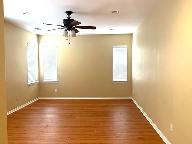 361 Cottages Ct — Photo 15