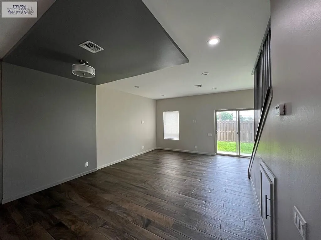 2 bed, 2.5 bath, 1215 sqft, $1,500 — Photo 2